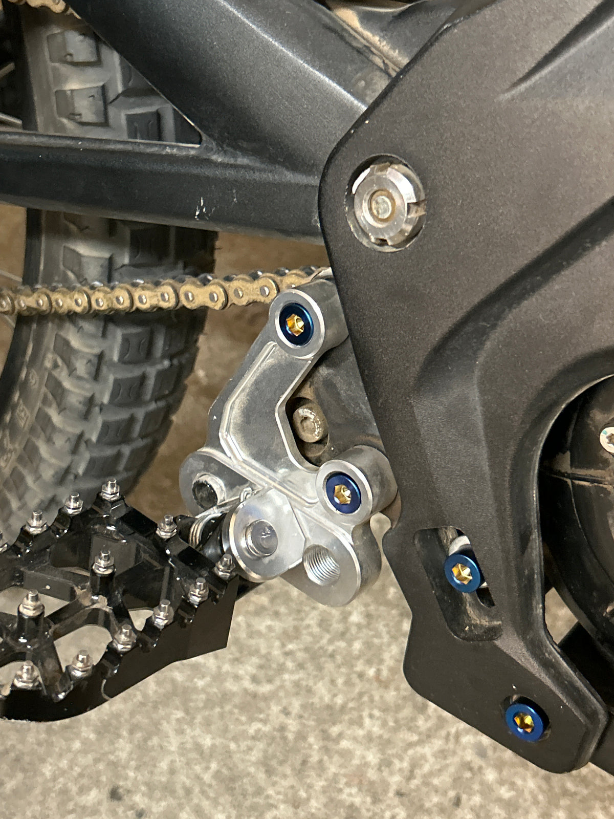 Eride pro ss Footpeg Bracket Titanium Bolts (4 pieces)